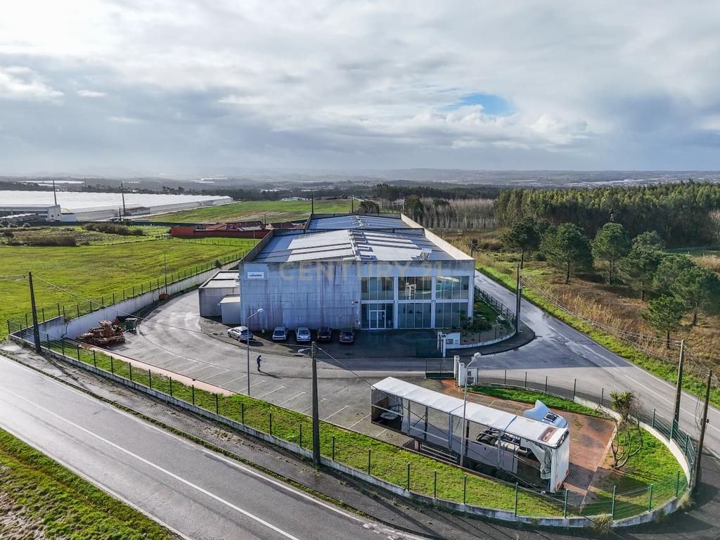 Armazém Industrial junto à Campo Oeste em A-dos-Cunhados - Image 2