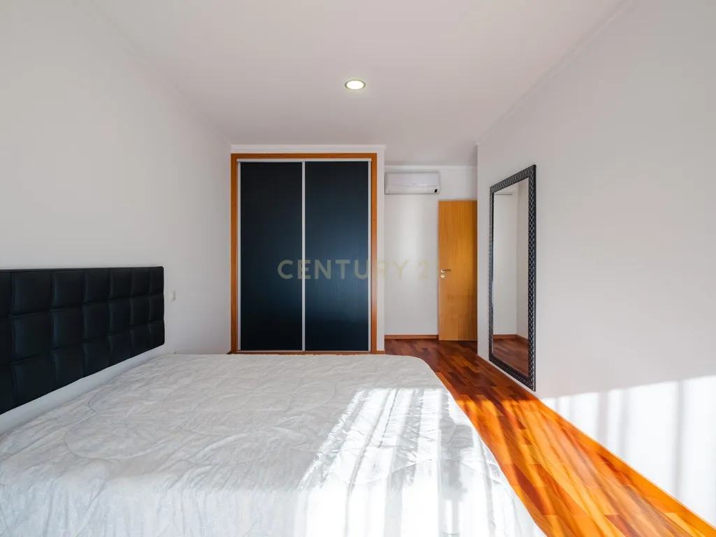Moradia T4 com 255 m², Suíte Generosa, Jardim e Garagem para 3+ Viaturas | Astromil, Paredes - Image 29