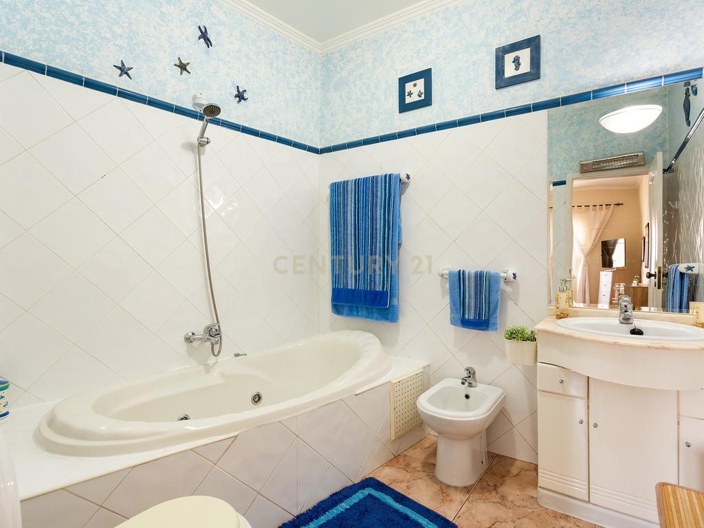 Apartamento T4 com 144m2 no Coração do Algarve - Almancil - Image 35