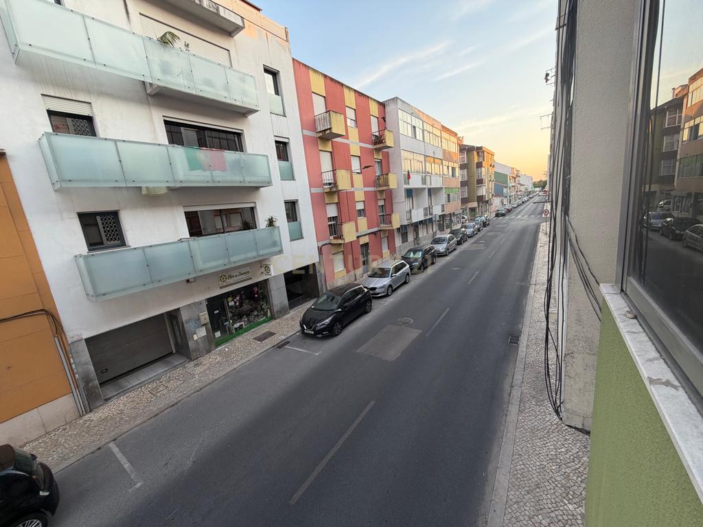 Apartamento T1 + 1 em Quinta da Lomba, Barreiro - Image 9