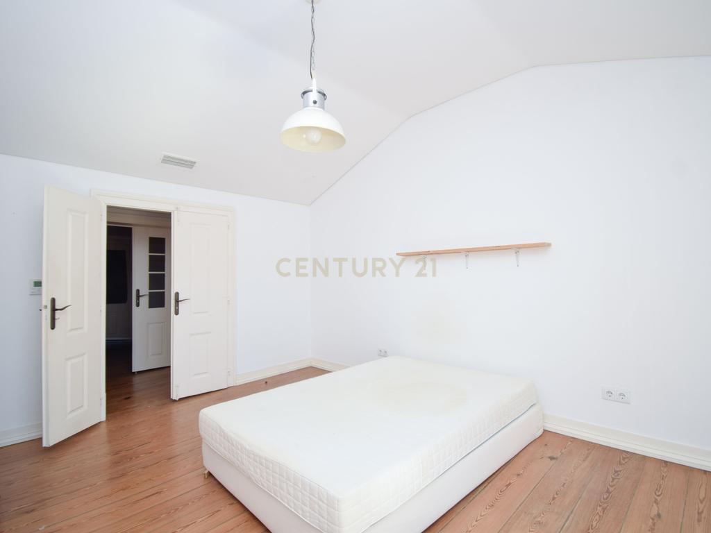 Apartamento T5 Duplex para Arrendamento em Alcântara (2.300€) - Image 13