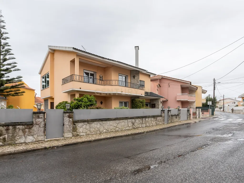 Moradia T5 com cave, garagem e espaço exterior na Madorna - Parede - Cascais - Image 2