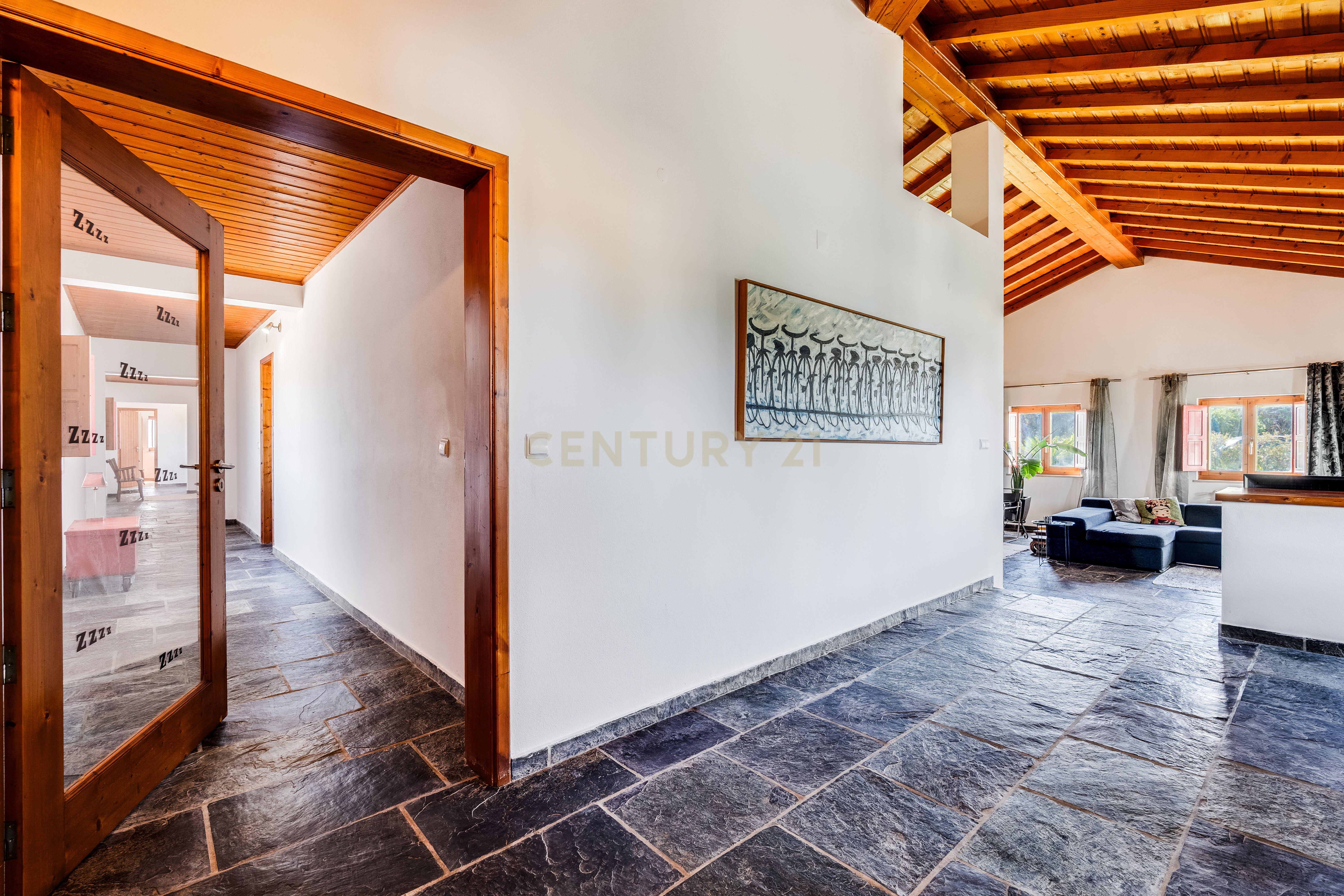 Fotografia 12 de Moradia na Costa Alentejana de 4 Quartos e Arquitetura Tradicional com Piscina e Jardim – Odemira
