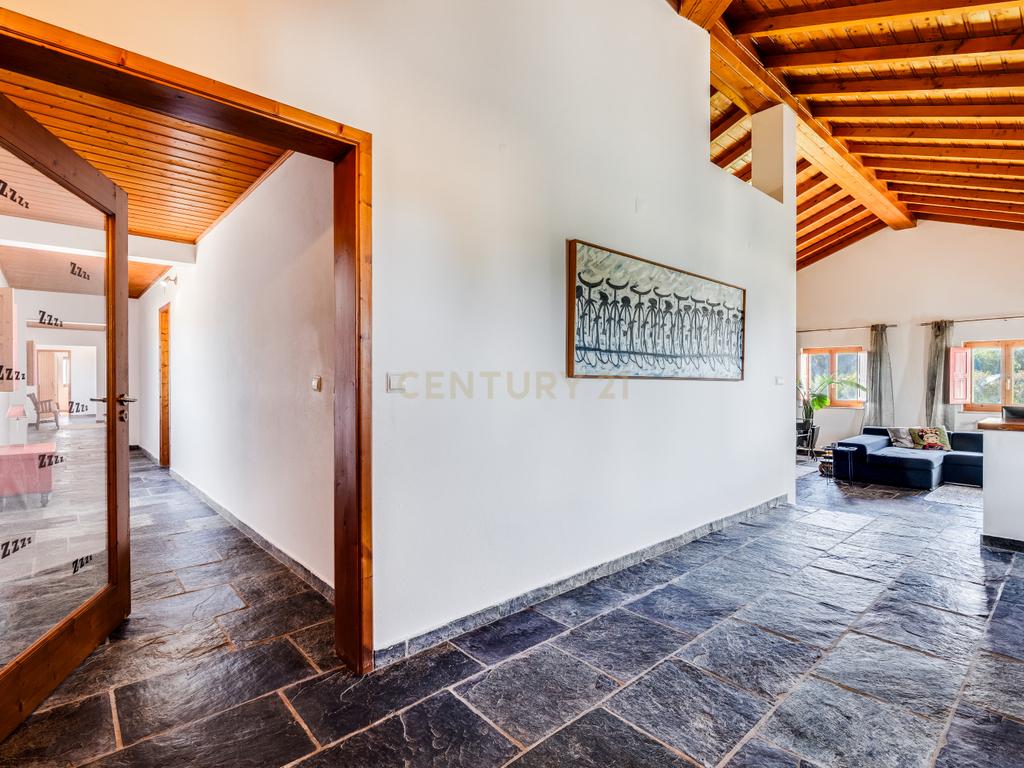 Moradia na Costa Alentejana de 4 Quartos e Arquitetura Tradicional com Piscina e Jardim – Odemira - Image 12