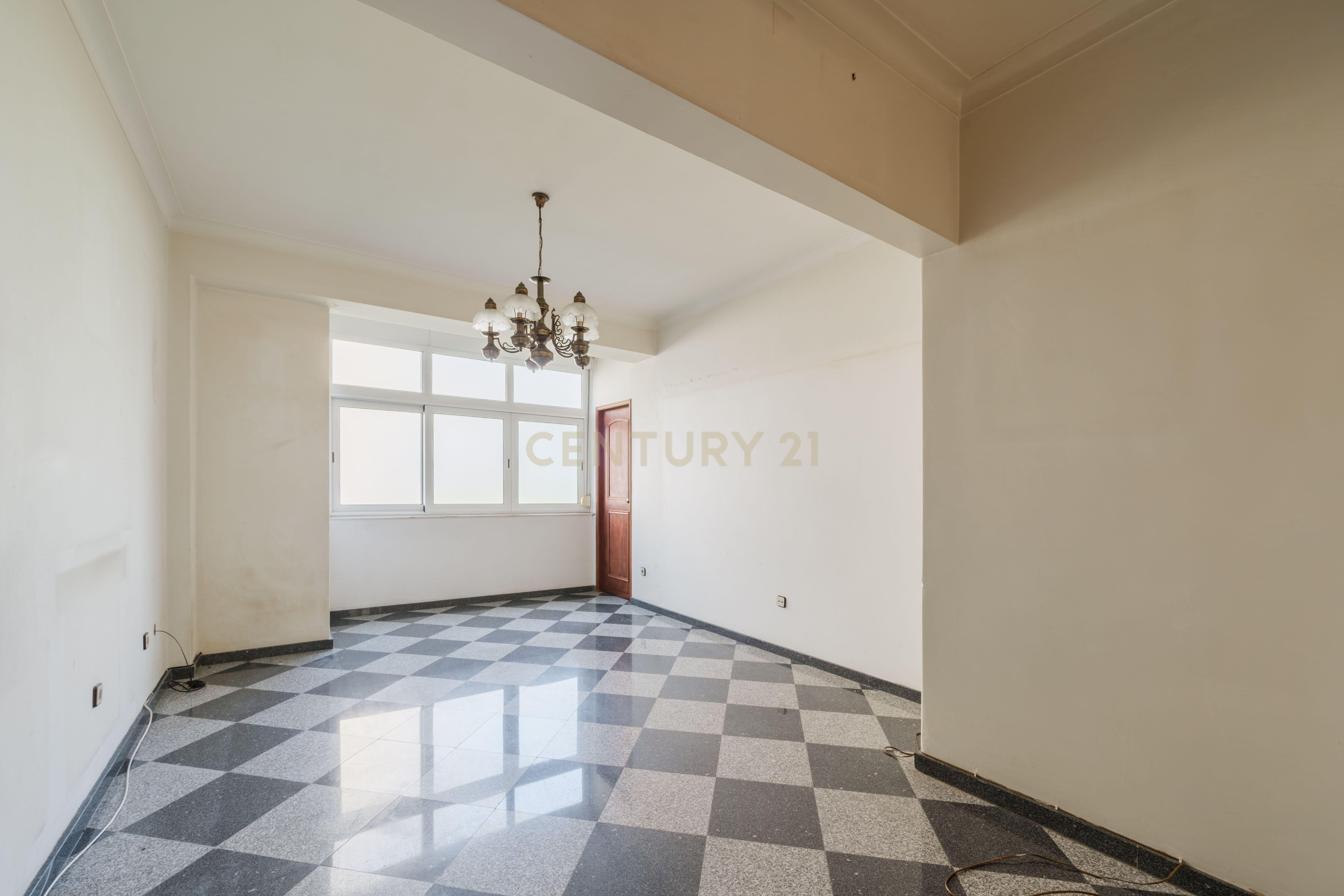 Fotografia 9 de Apartamento T3  92 m² | Arrecadação - Queluz