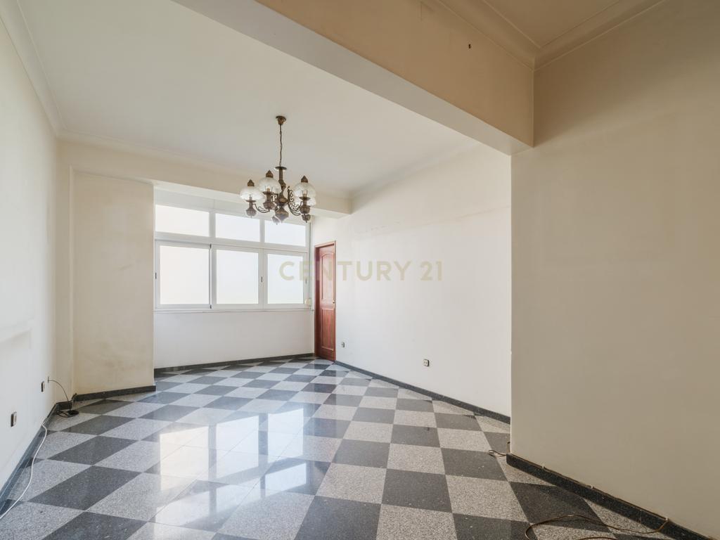 Apartamento T3 92 m² | Arrecadação - Queluz - Image 9