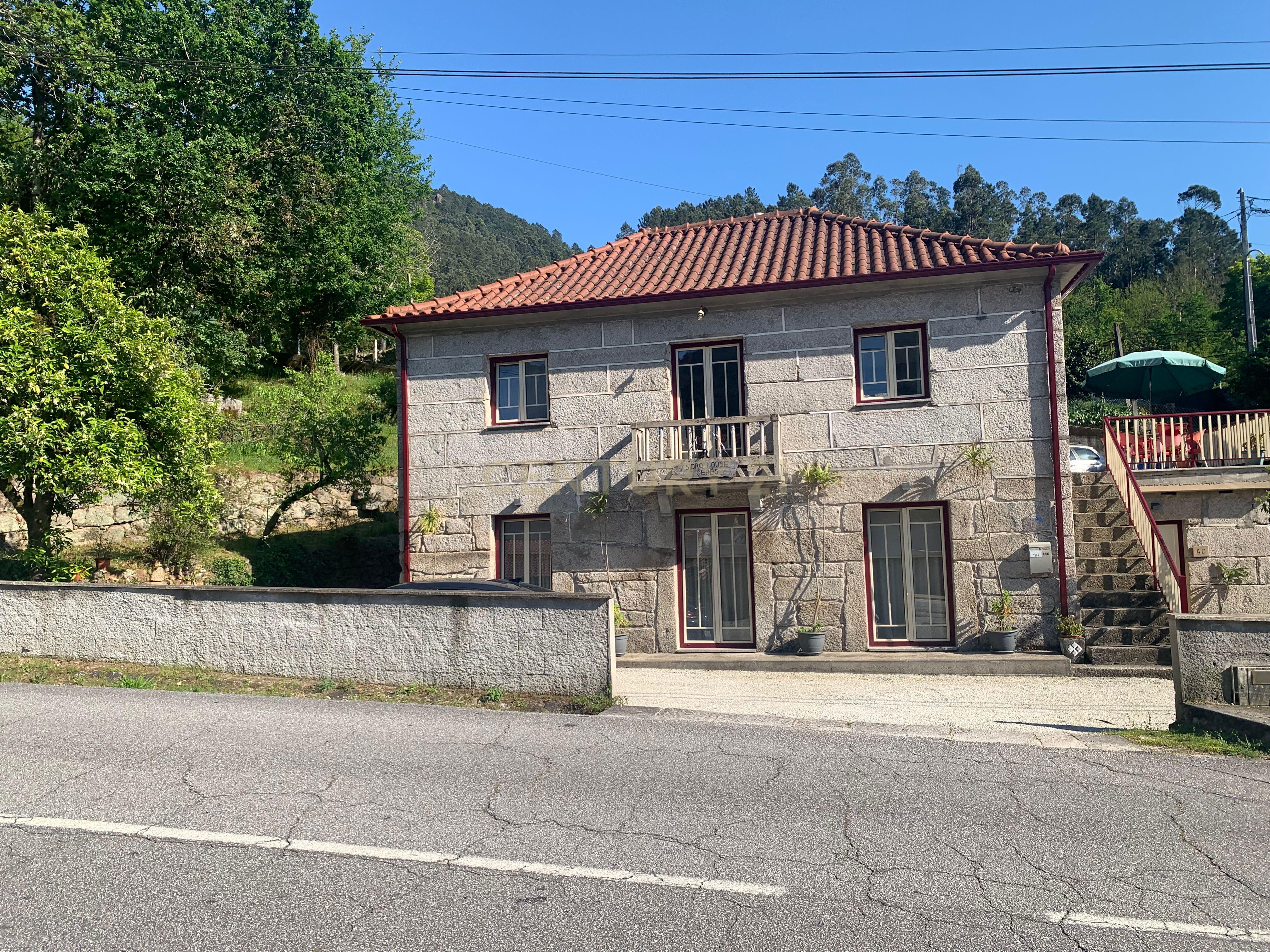 Casa com 3 Apartamentos na Vila do Gerês e 1000 m2 terreno - Image 10