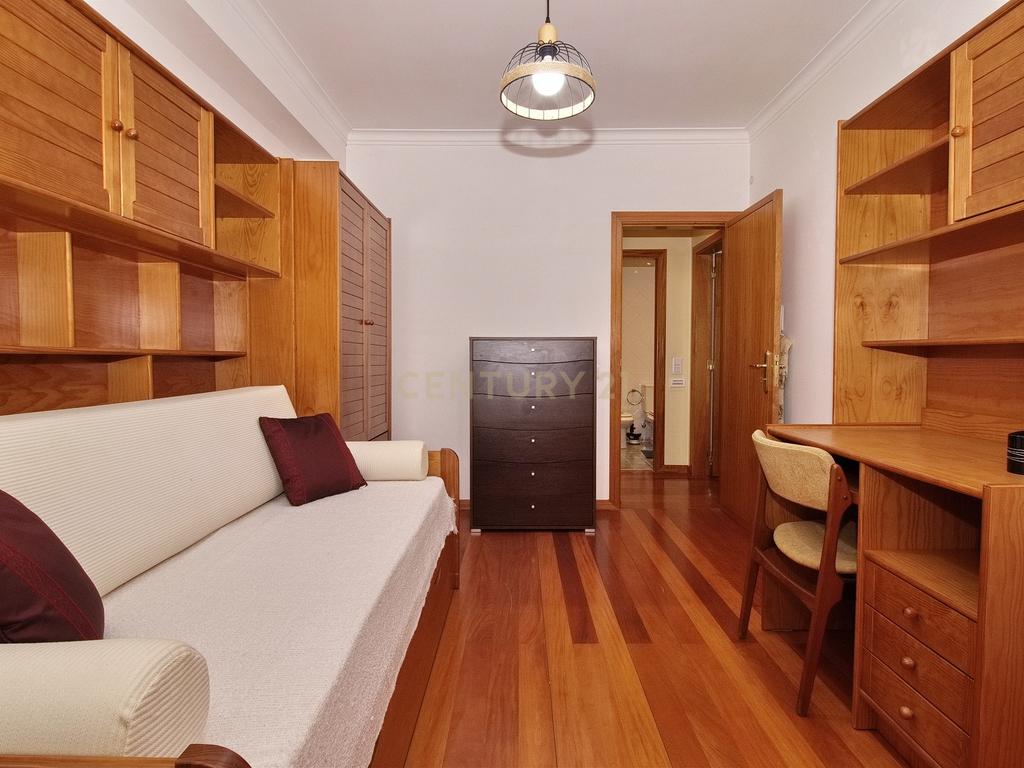 Apartamento T2 Mobilado, com Suíte, Varanda e Elevador em Caparide – São Domingos de Rana - Image 21