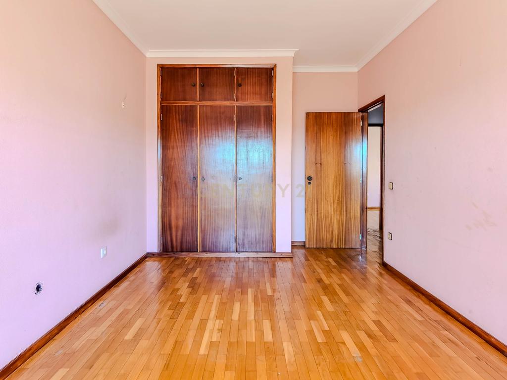 Moradia T4+1, 3 frentes, terraço, garagem - Trofa, Porto - Image 27