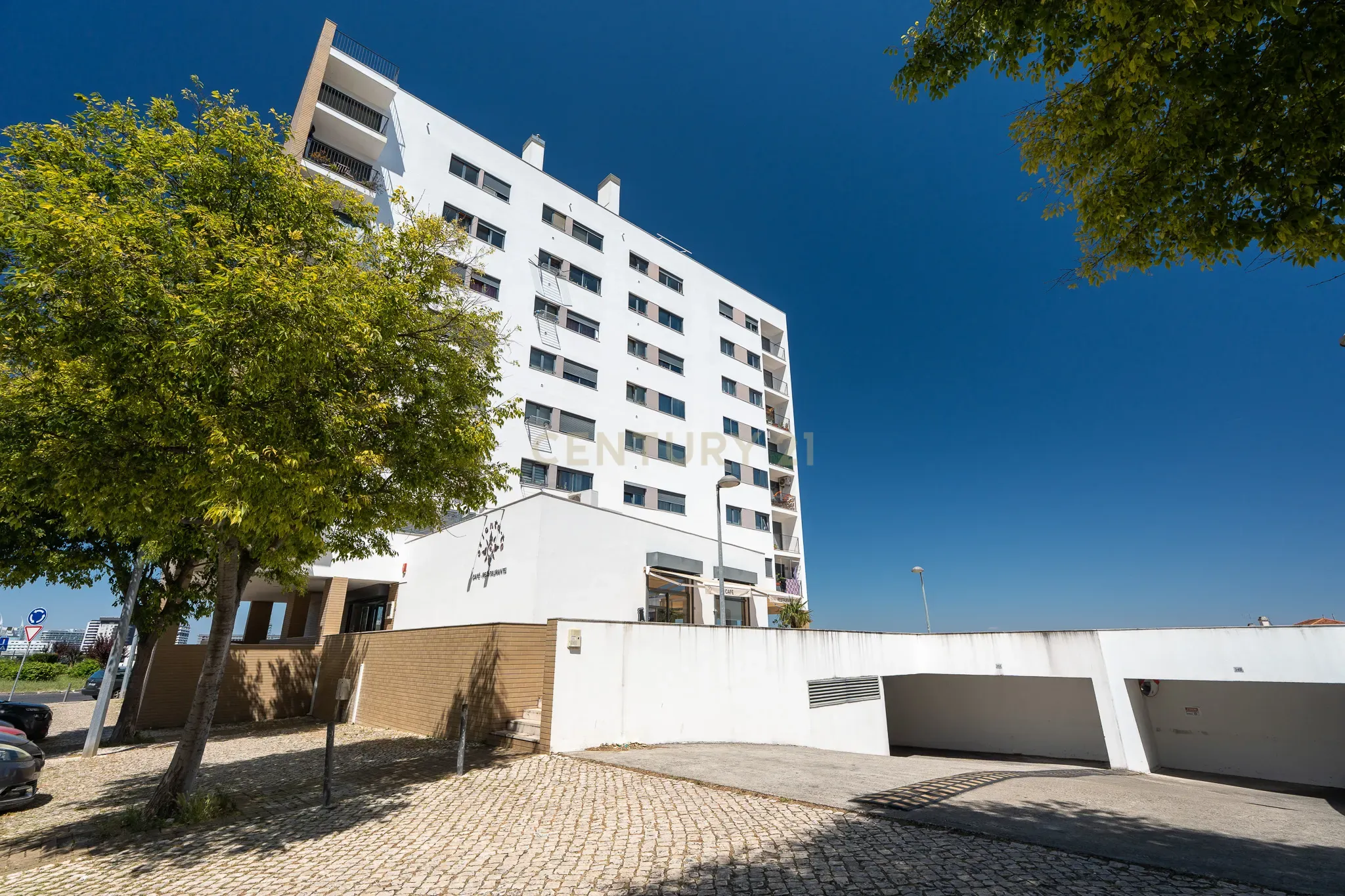 Excelente Apartamento T2 em Braço de Prata - Image 26
