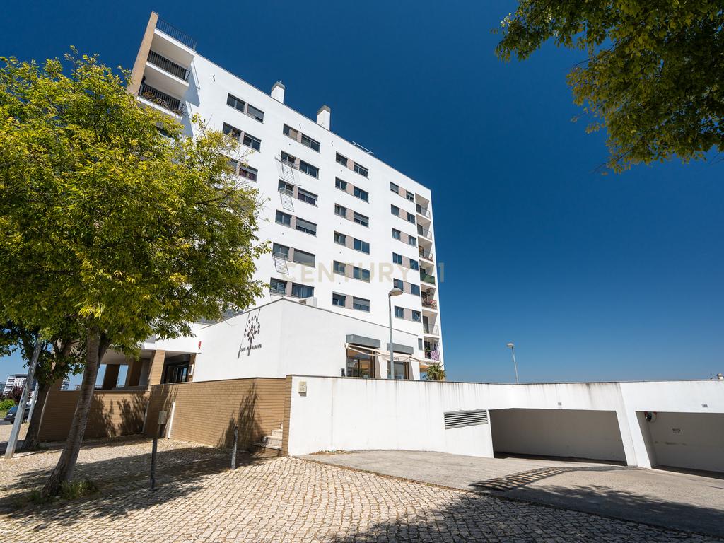 Excelente Apartamento T2 em Braço de Prata - Image 26