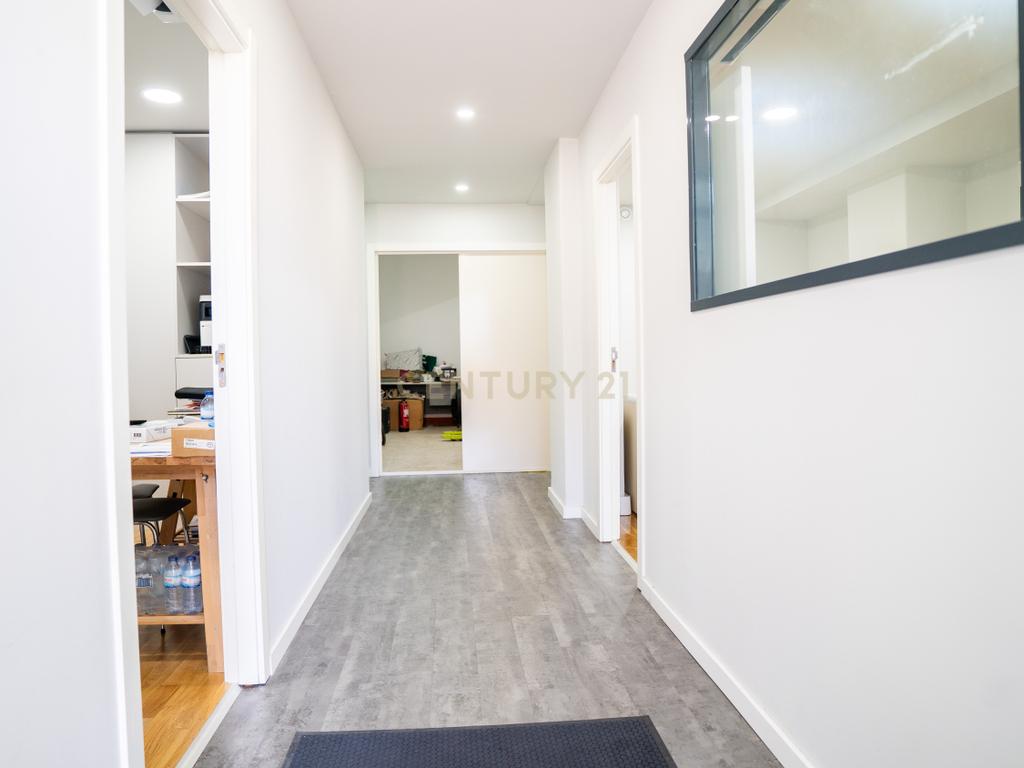 Escritório Mobilado para Arrendamento – Ramada, Odivelas | 92m² | 1.000€/mês - Image 17