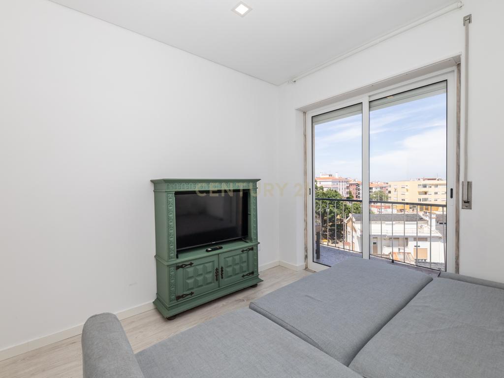 Apartamento T3 para arrendamento - 5 piso c/elevador - Amora - Image 22