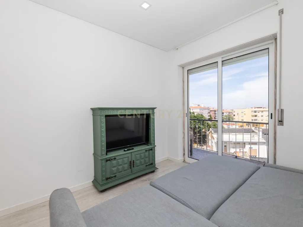 Apartamento T3 para arrendamento - 5 piso c/elevador - Amora - Image 22