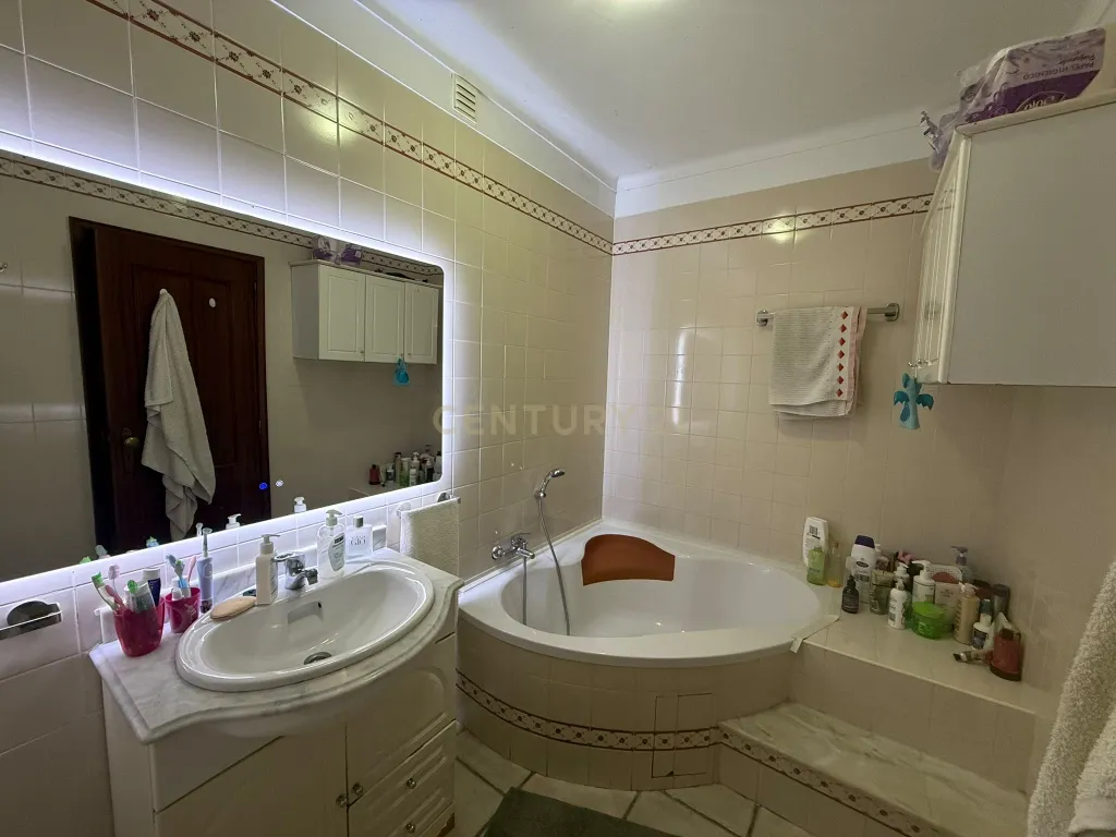 Apartamento T2 com possiblidade de T4, Entroncamento - Image 18