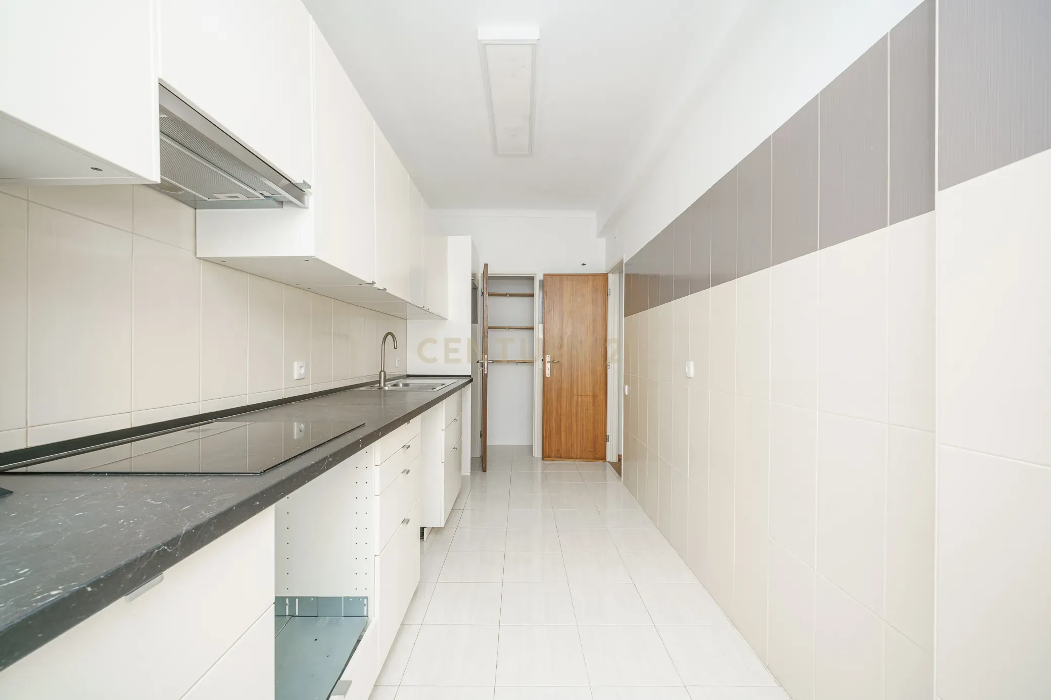 T3 Remodelado no Centro de Setúbal- Campo dos Arcos - Image 18