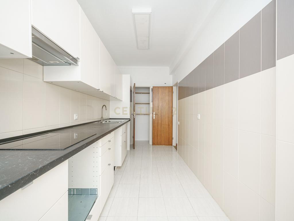 T3 Remodelado no Centro de Setúbal- Campo dos Arcos - Image 18