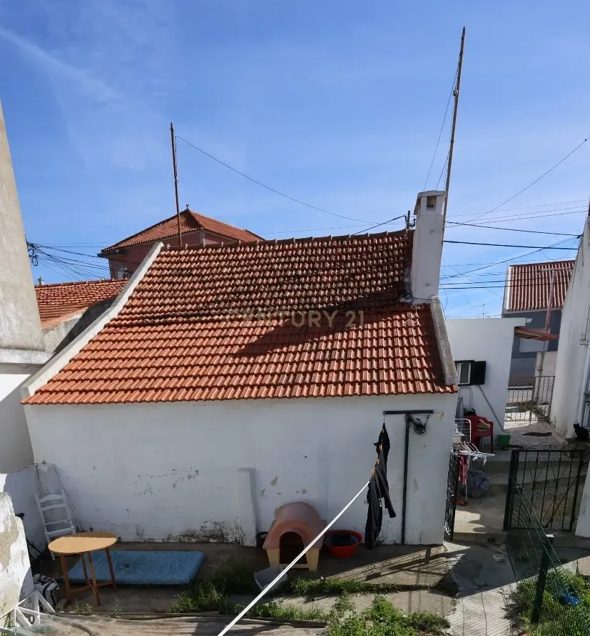 Moradias Térreas em banda no centro da Charneca Caparica - Image 4