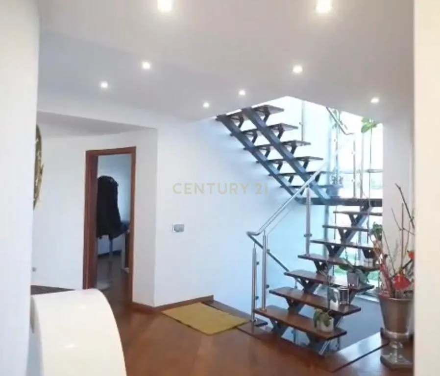 Casa T5 em Sesimbra, Setúbal com Piscina e Jardim Privado - Image 11