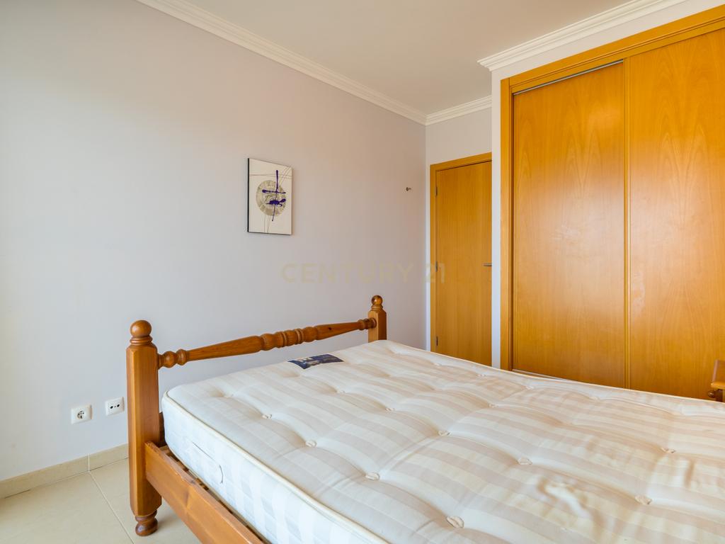 Apartamento Duplex em condomínio privado com piscina, e grande zona verde. - Image 25