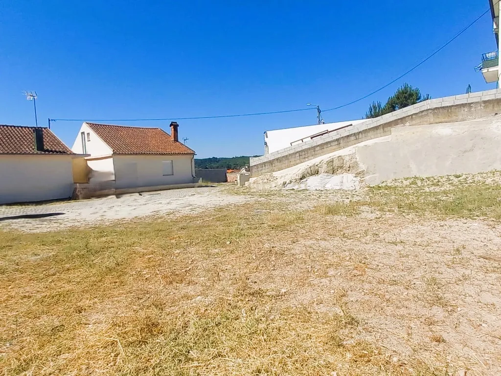 Terreno em chaves com Vista e Proximidade a Serviços - Image 9