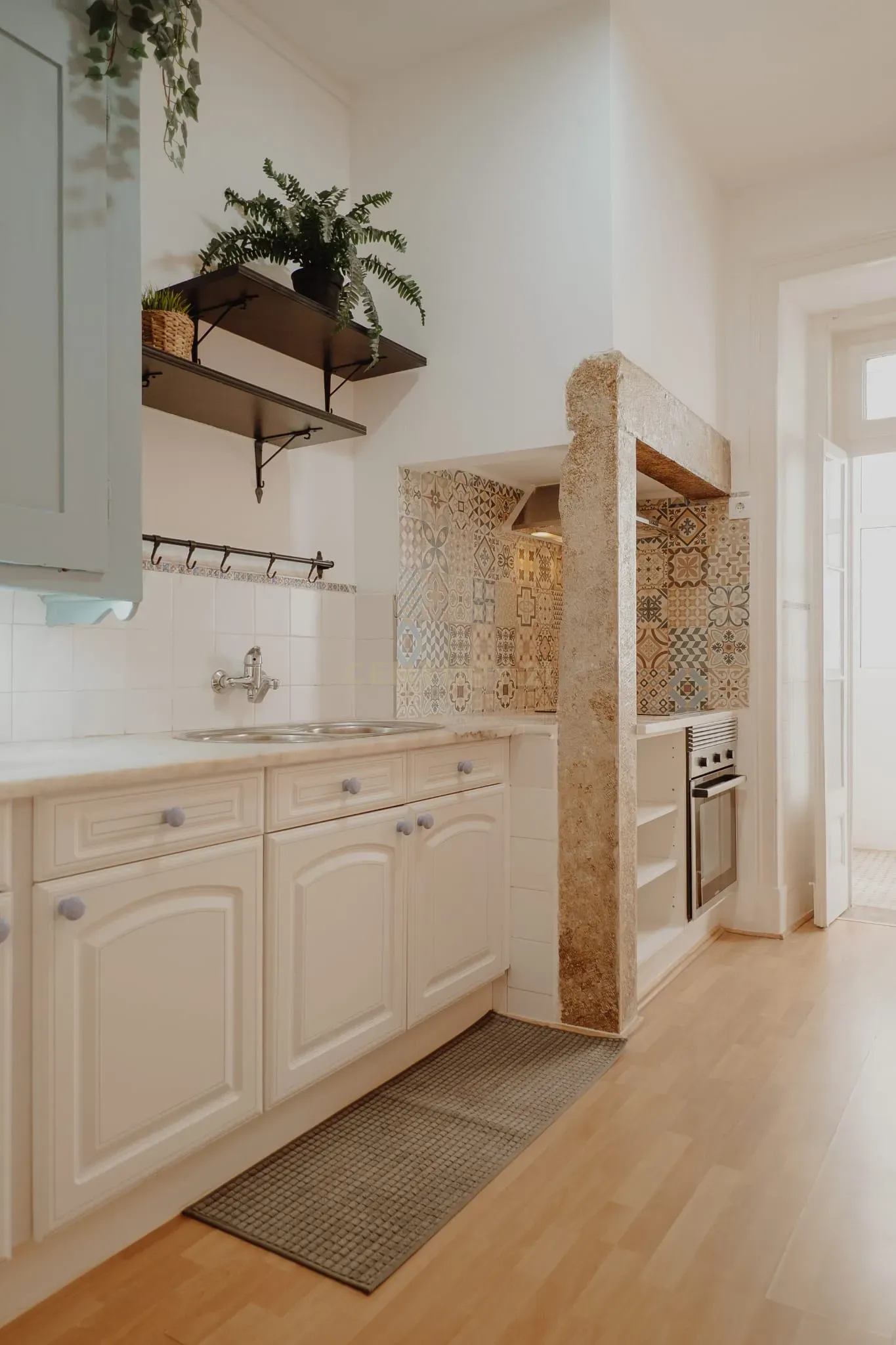 Fotografia 3 de Alto Potencial de Rendimento | Apartamento Remodelado e Mobilado | Rua Andrade, Lisboa