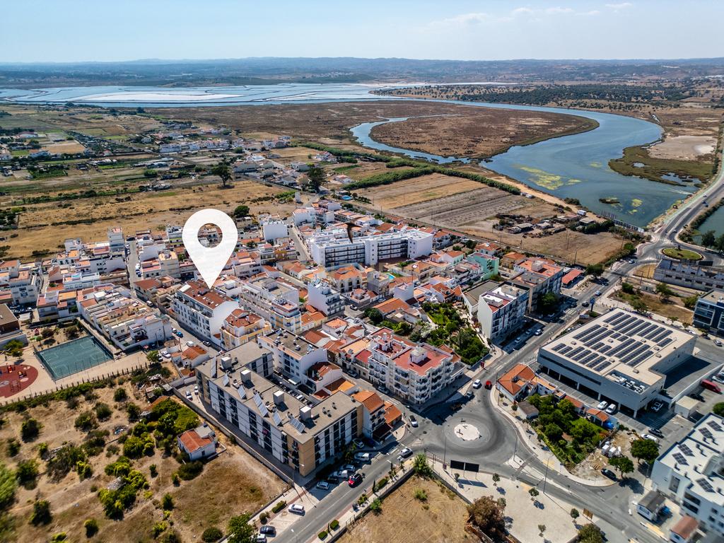 T3 Mobilado com Garagem em Vila Real de Santo António - Image 3