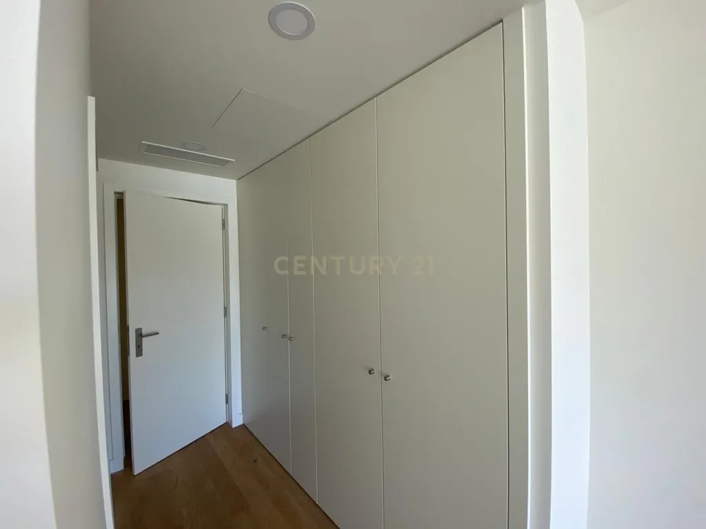Apartamento T2 Novo com varanda, dois lugares de estacionamento, arrumo e fantásticas vistas sobre o rio - Image 35