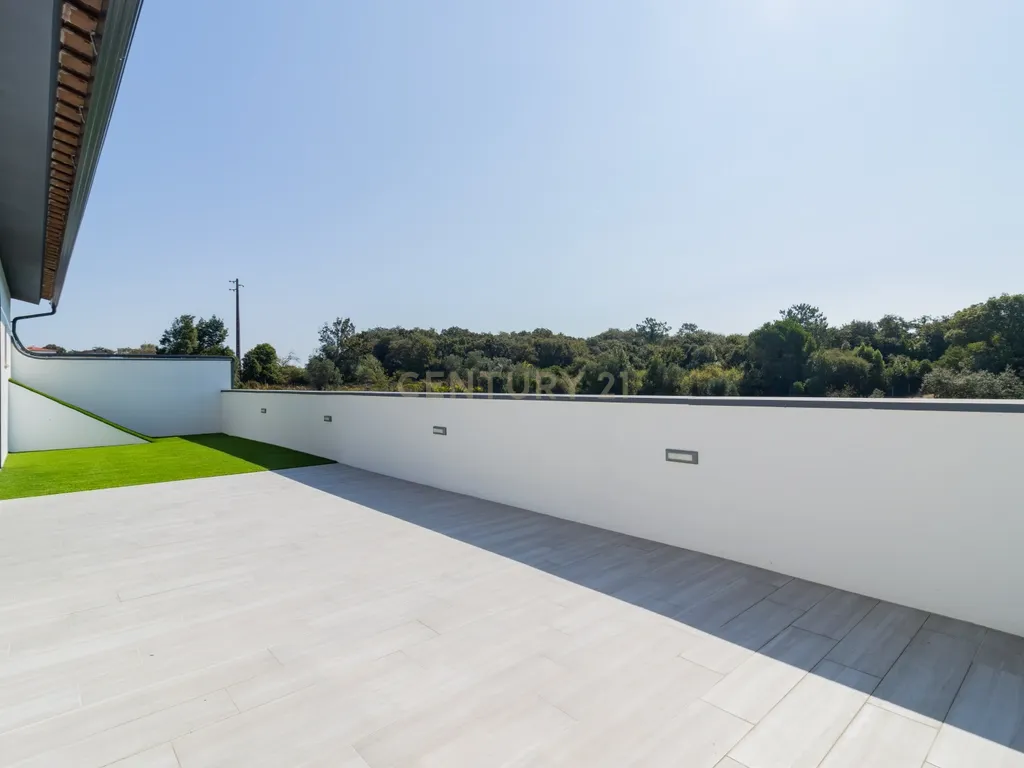 Propriedade Totalmente Renovada com Armazém/Garagem de Grande Dimensão e Piscina em Monte Real - Image 32