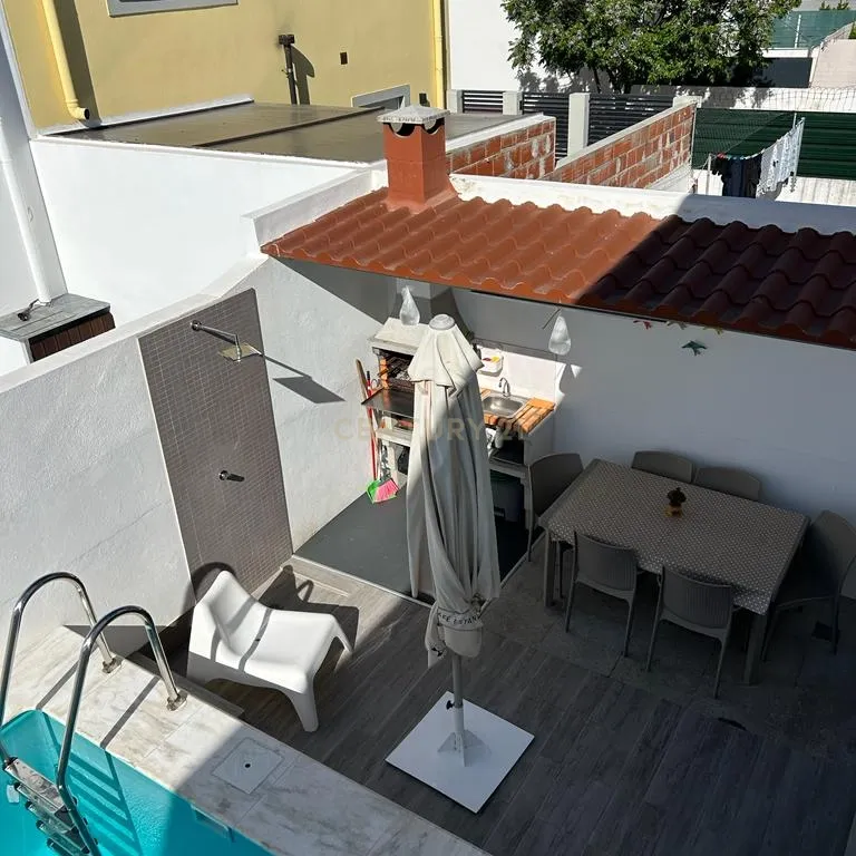 Moradia Moderna com Piscina em Évora - 3 Quartos e Estacionamento - Image 51