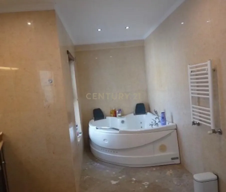 Casa T5 em Sesimbra, Setúbal com Piscina e Jardim Privado - Image 17