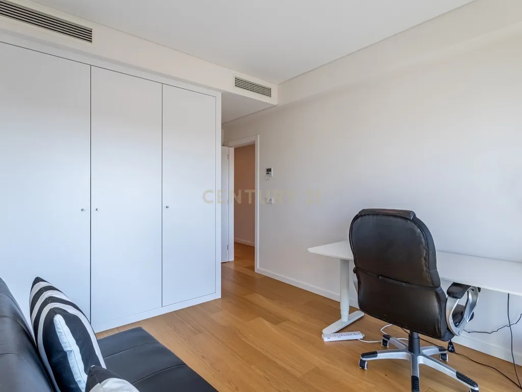 Penthouse T3 Duplex com Vista Rio Panorâmica em Alcochete - Image 14