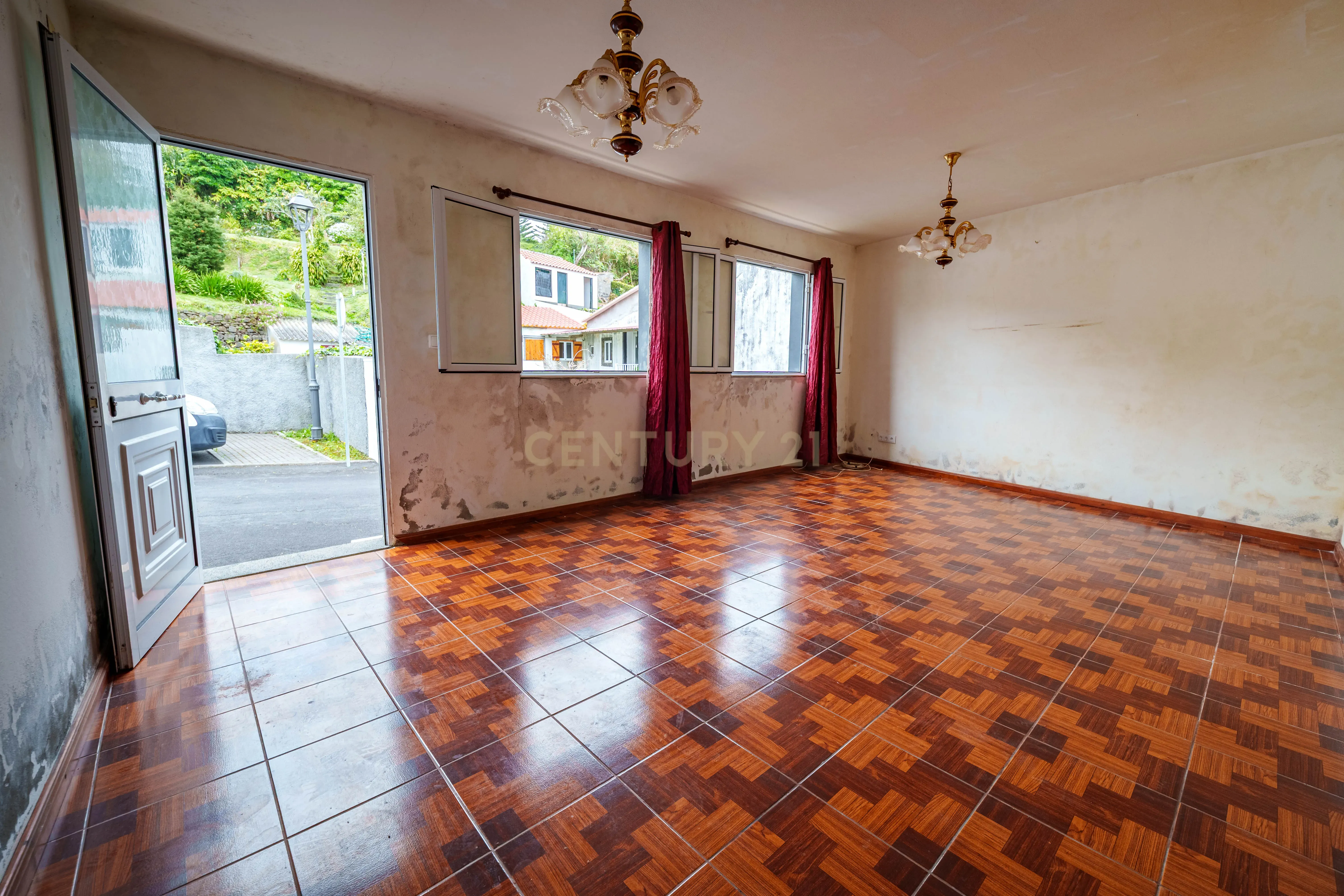 Fotografia 5 de Oportunidade Única: Moradia T2 no Centro da Vila do Nordeste 🔑🏠