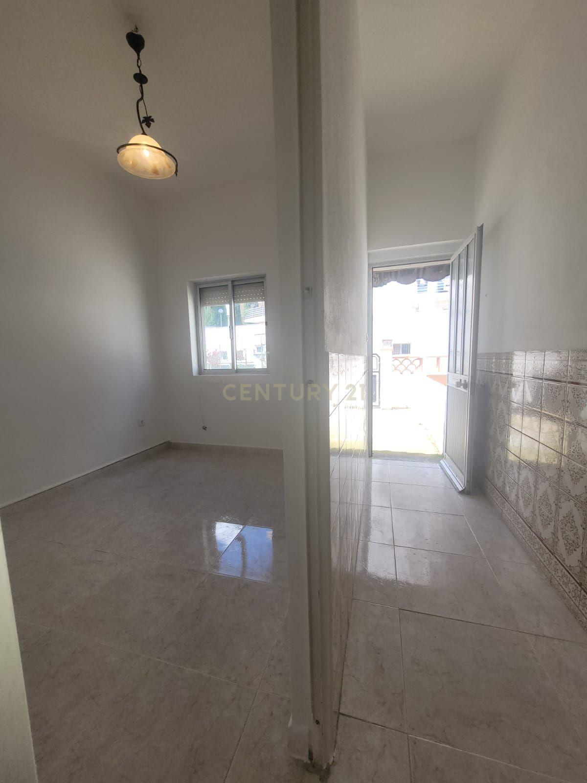 Moradia T2 em Vialonga - Image 3