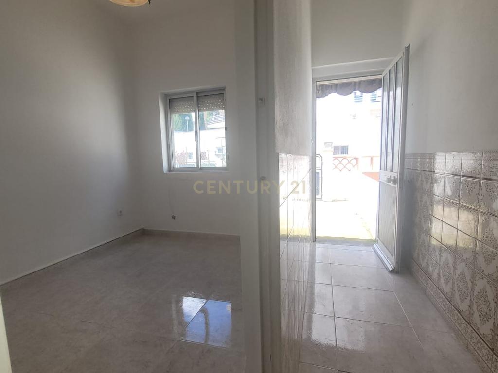 Moradia T2 em Vialonga - Image 3