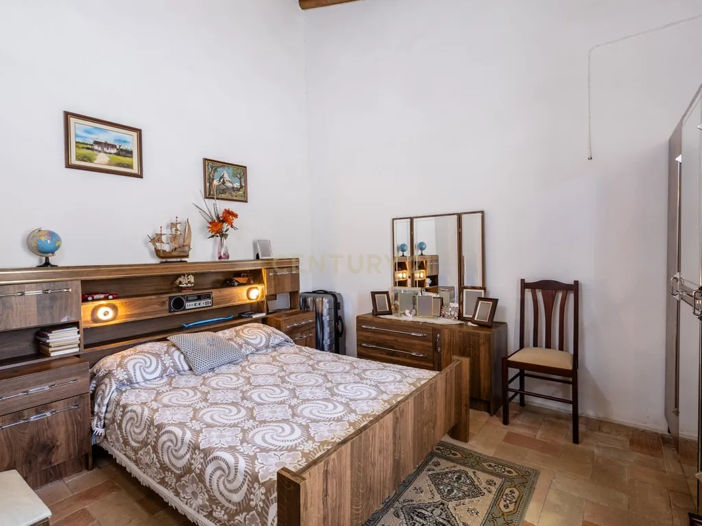 Encantadora Moradia com 7 Divisões em Parragil Loulé com Vista Campestre - Image 25