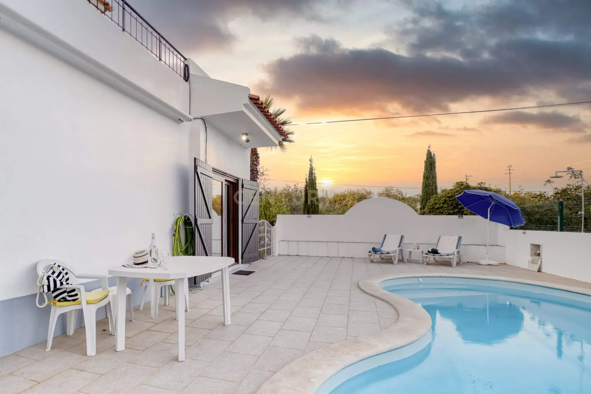 Fotografia 9 de Moradia T3 com Piscina, Amplos Terraços e Vista de Campo e Mar, a 5 Minutos de Tavira