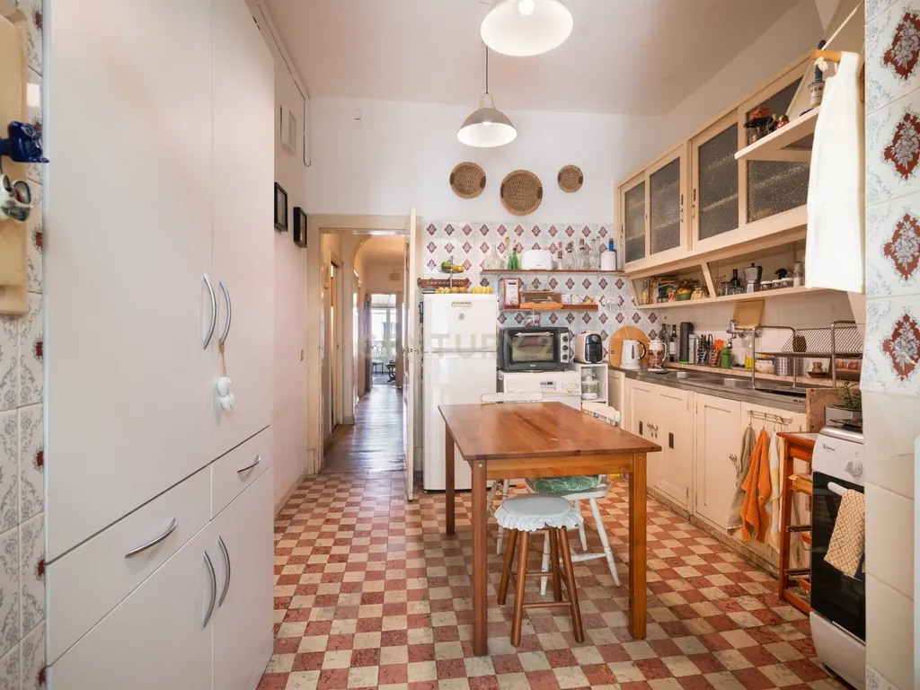 Apartamento T4+2 com logradouro de 187,75 m² na Estrela - Image 22