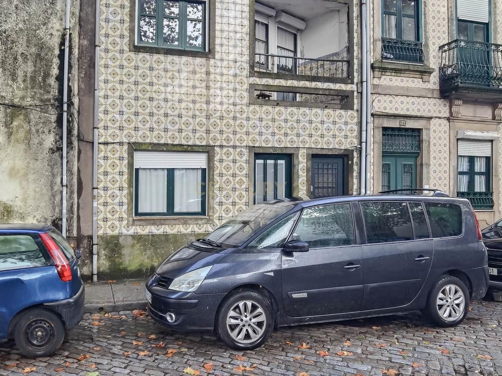 Andar-moradia t3 com espaço exterior no centro do Porto - Image 22