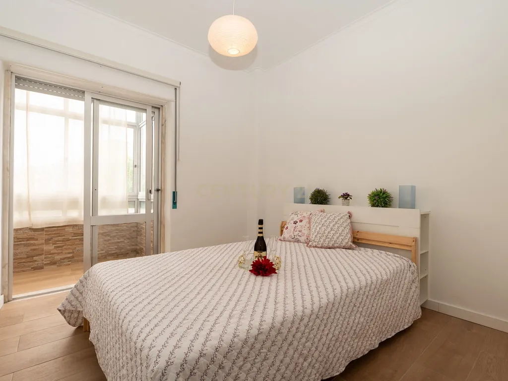 T2 Renovado em Odivelas — Conforto, Luz Natural e Localização Privilegiada - Image 17