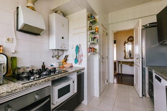 Apartamento T5 com Vista Deslumbrante sobre o Tejo – Olivais - Image 20