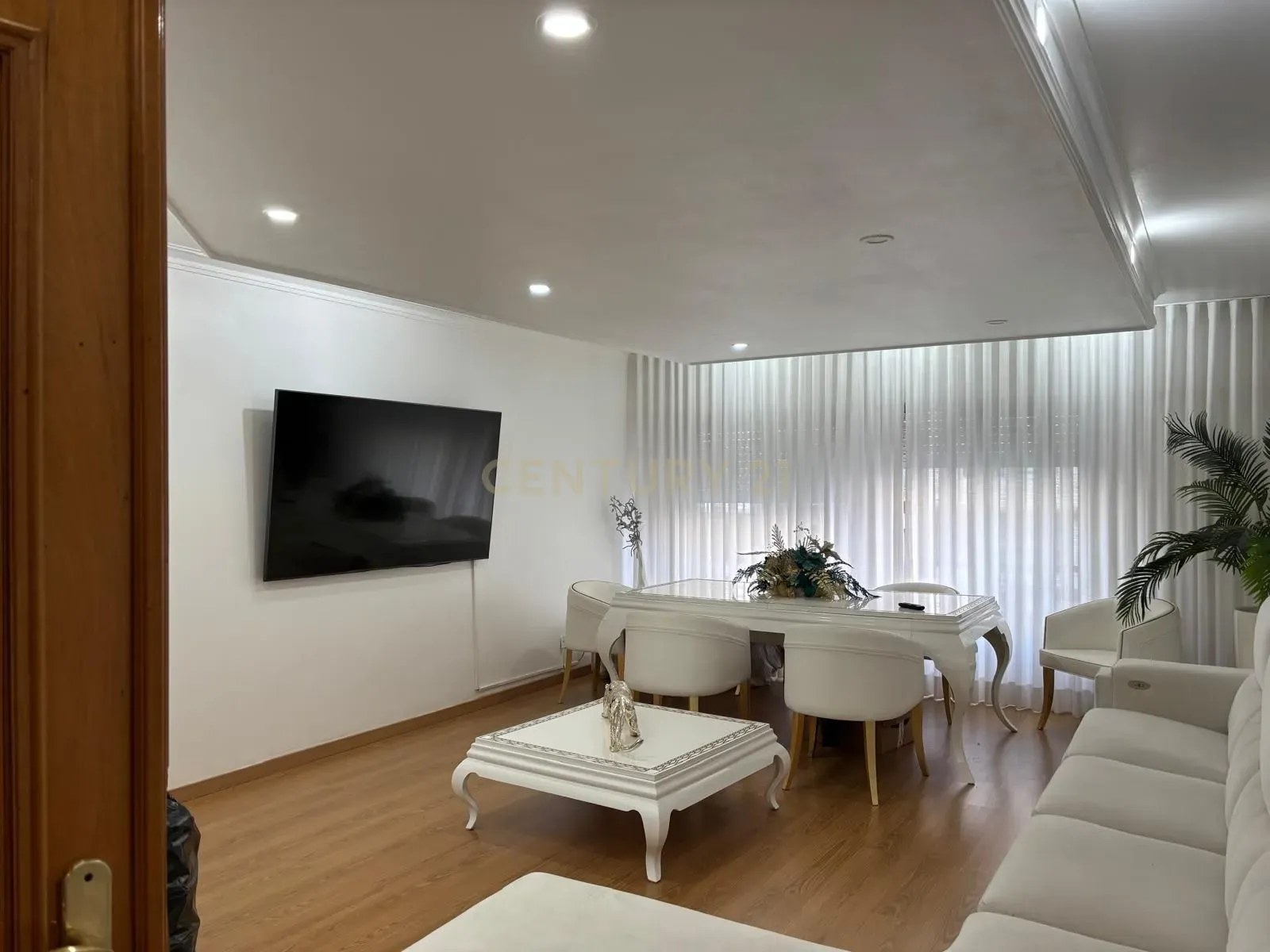 Apartamento T2 em Massamá Norte  - Image 1