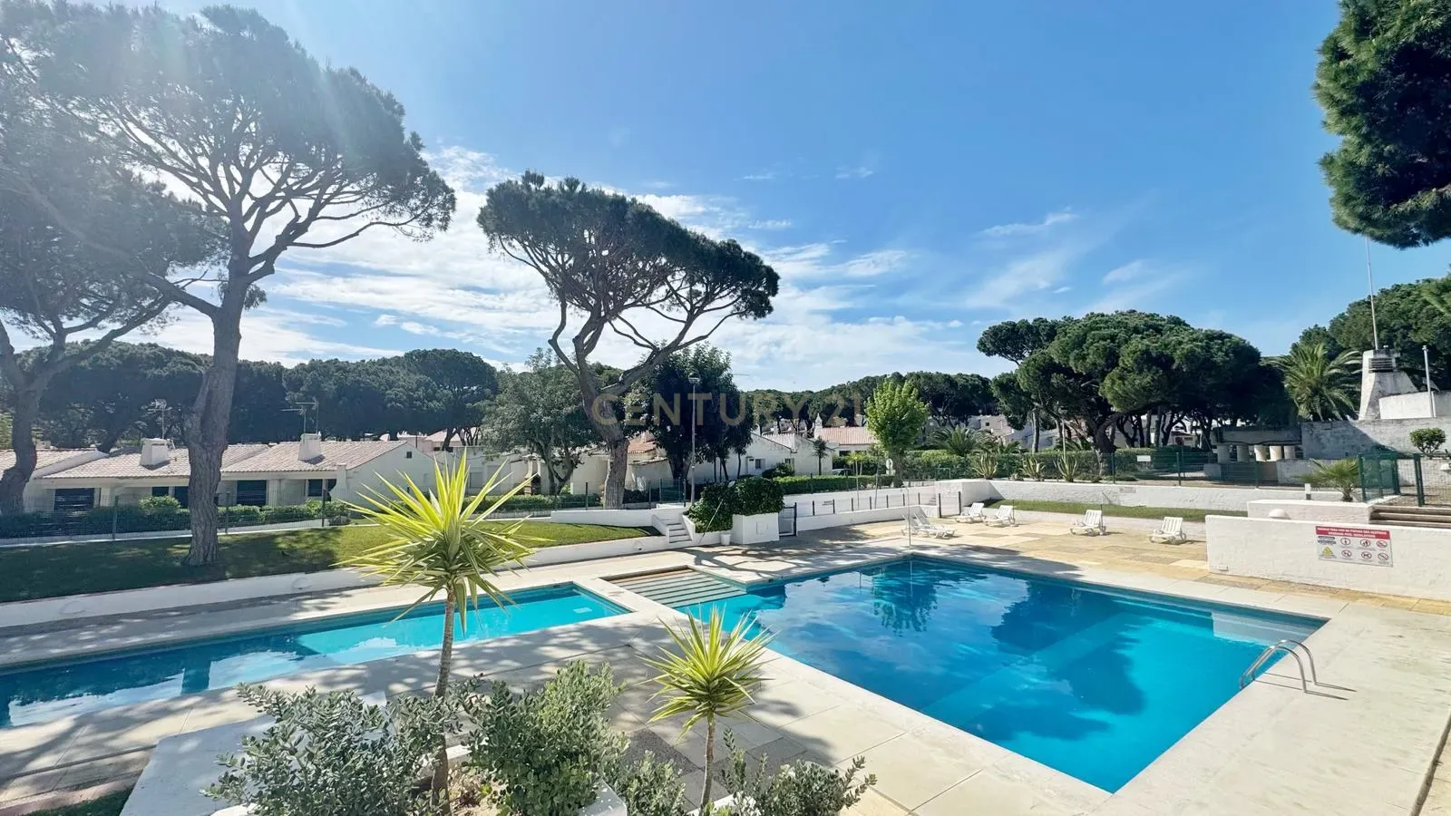 Fotografia 12 de Apartamento T0 com Piscina no Condominio Aldeia das Açoteias, 2 KM da Praia da Falésia – Ideal para Férias e Investimento