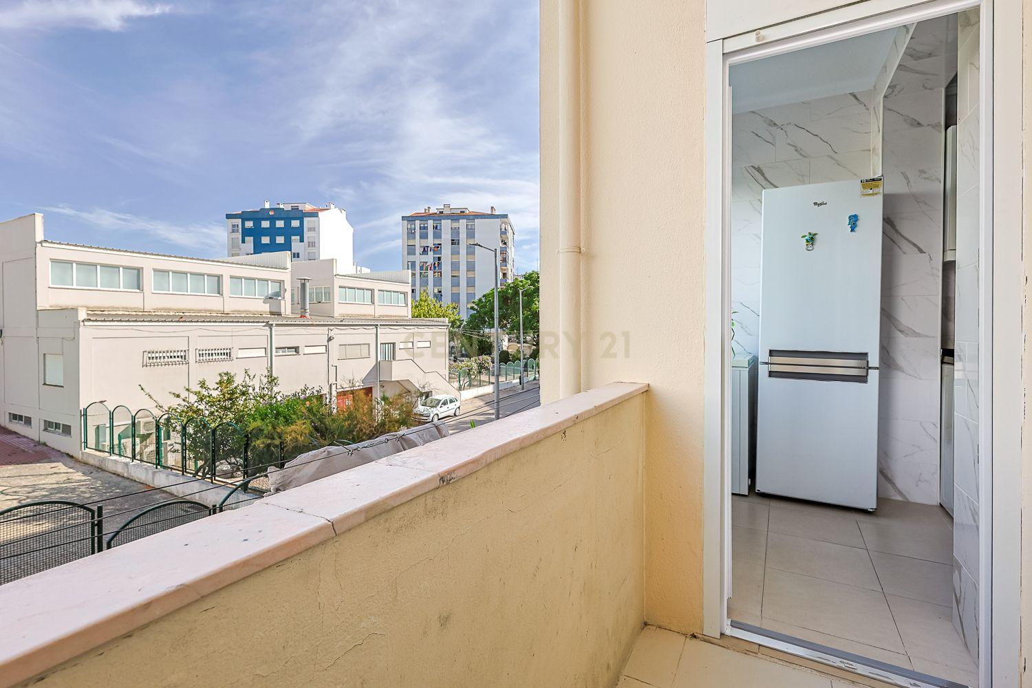 Fotografia 9 de T3 parcialmente remodelado | Rés-do-chão alto | Torre da Marinha