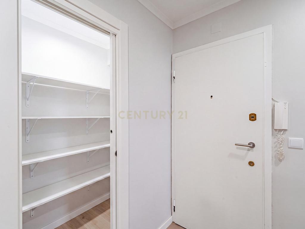 T2 Remodelado e Equipado para Arrendamento – Laranjeiro, Almada - Image 5