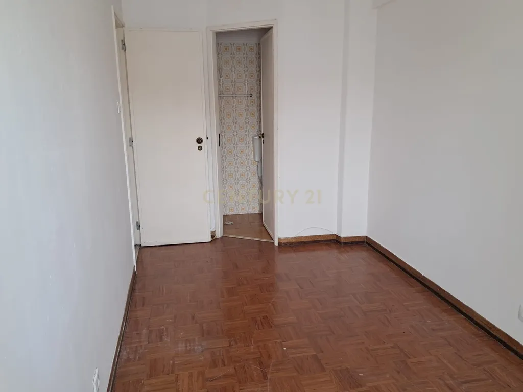 Apartamento T3 para arrendar – Entrada imediata - em Lisboa/ Benfica com garagem - Image 5