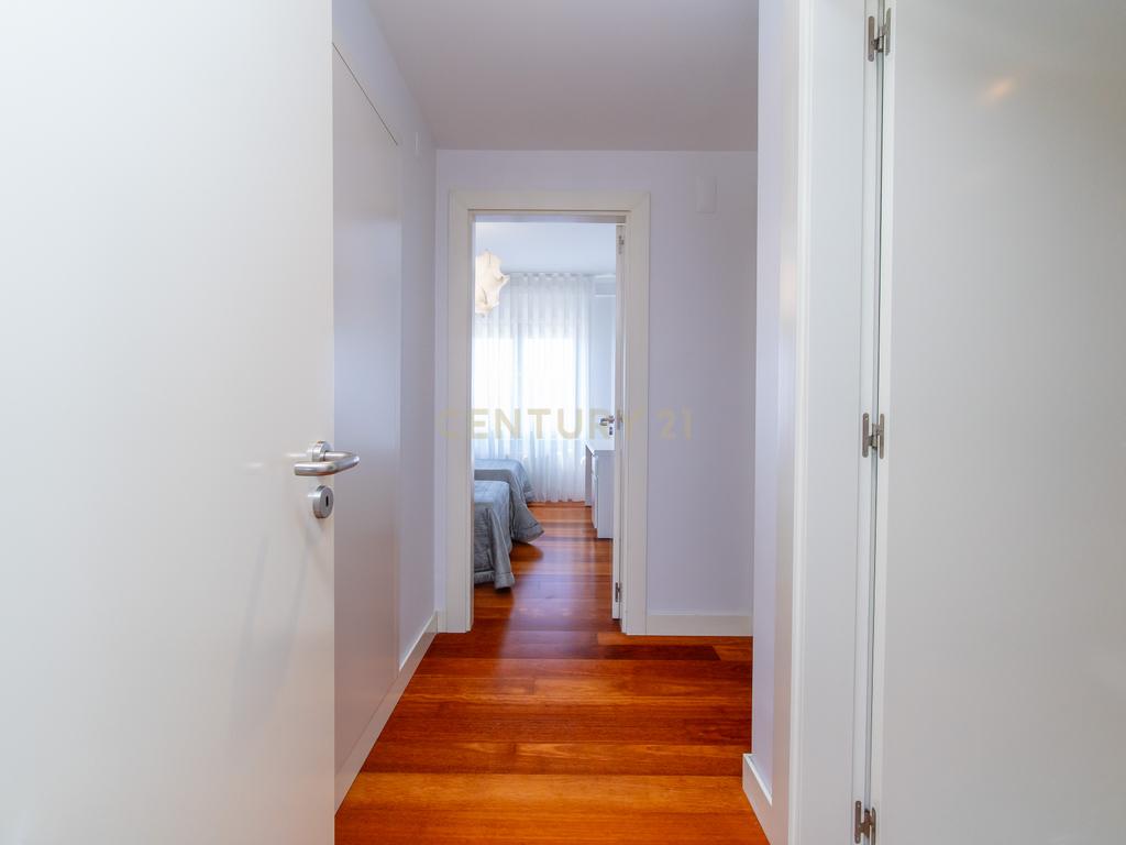 Apartamento T2 de Luxo Mobilado para arrendamento no Condomínio Pateo Central - Image 31