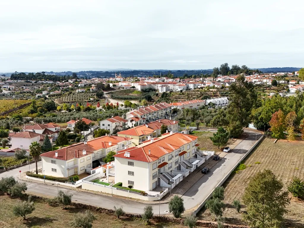 Moradia em banda próxima ao centro de Penalva do Castelo - Viseu - Image 2