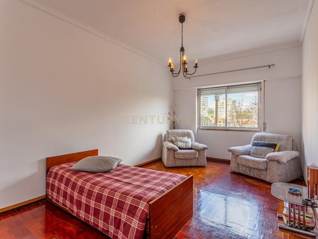 Apartamento T2 na Urbanização Codivel - Odivelas - Image 8