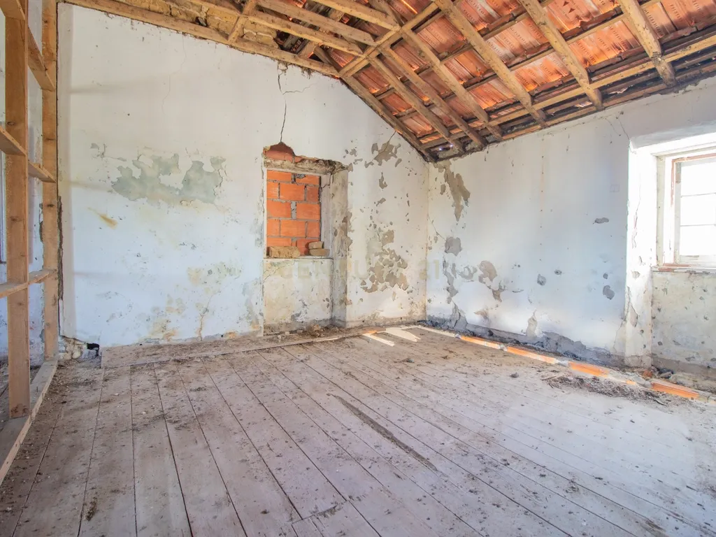 Moradia para renovar com 605 m2 de terreno em Santana, Figueira da Foz. - Image 32